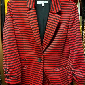 Scrunch-sleeved, one-button, casual blazer, chic & comfy!